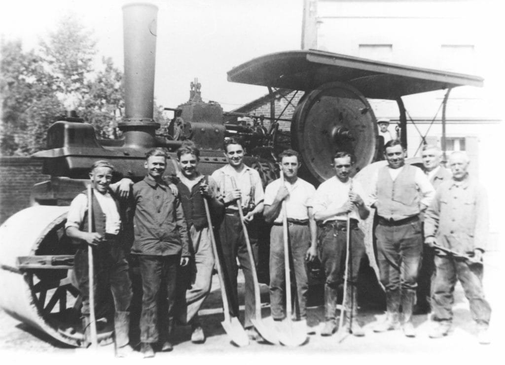 1928 im Herbst - erster Straßenbau in Hottorf