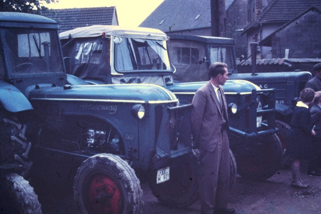 1961-05 Fahrzeugsegnung Traktoren1-Lübbers