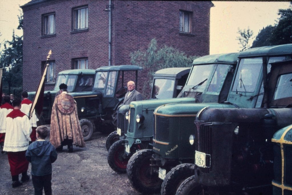 1961-05 Fahrzeugsegnung Traktoren1-Lübbers