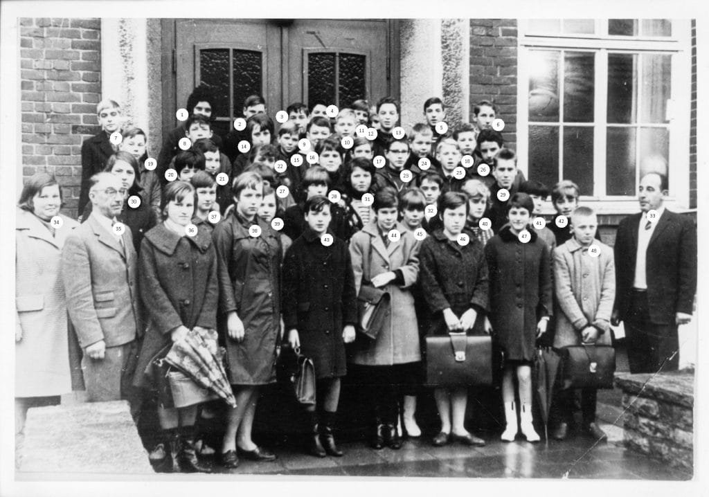 1966 Hottorfer Schüler vor Schule in Gevenich
